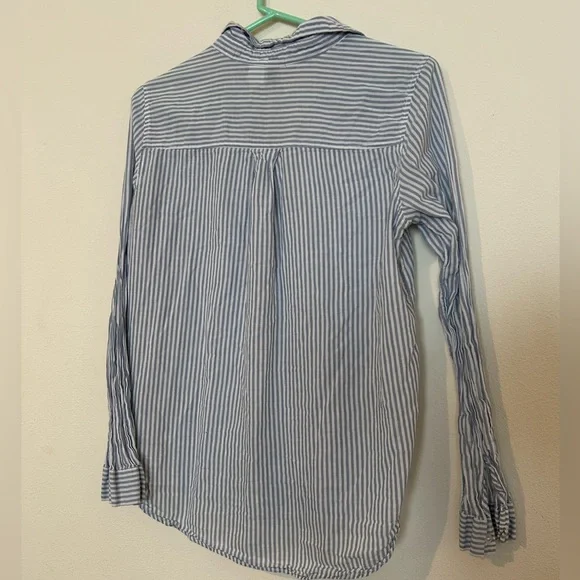 H&M Long Sleeve White and Blue Striped Button Down 4 - Picture 3 of 5